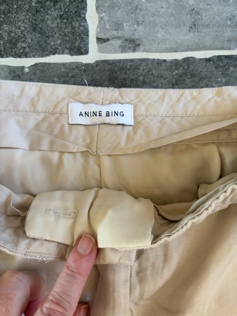 Anine Bing very slight